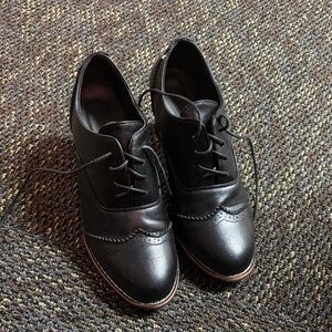 Classic Black Women's Lace-Up Wingtip Oxfords